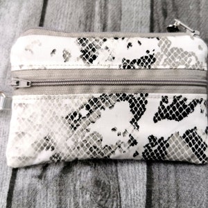 Schlüsseltasche Mini Geldbörse Schlangenmuster Grau Schlüsseletui Tiermuster Schlangenhaut dezent NEU Handmade Mäppchen Geschenkidee Vegan