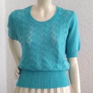 70er 50er Jahre Spitze Strickbluse high waist blau Stricktop Frühlingsbluse Spitzen Strickbluse schiere minimalistische Bluse romantisch feminin Top