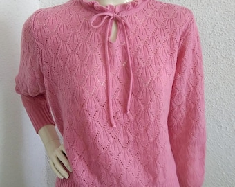 Bluzka z lat 70. i 50. pointelle sweter z oczkami koronkowy dzianinowy top sweter z otwartym ściegiem przezroczysty różowy top wiązany na szyi falbaniasty kołnierz sweter akrylowy