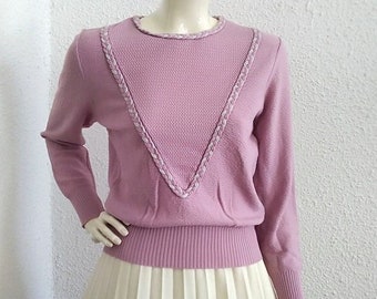 70er-Jahre-Plastron-Pullover, femininer Boho-Pullover, geflochtener Dekorationspullover, minimalistischer Frühlingspullover, einfaches Basic-Stricktop, Etikettengröße 40.