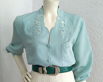 80er Jahre bestickte Bluse, elegante Frühlingsbluse, Langarm, pastellgrüne Bluse, Statement-Bluse, Schwanenkragenbluse, feminine romantische Bluse