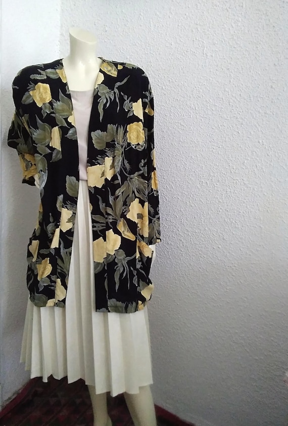 80s floral blazer thin summer blazer black yellow blazer yellow roses blazer botanical blazer viscose blazer buttonless pop-art blazer
