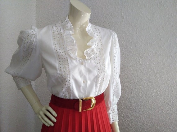 80s eyelet blouse 40 size floral delicate embroid… - image 1