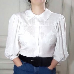 80s jacquard vintage blouse poet collar baloon sleeve silky polyester buttoned edwardian style dusted white color