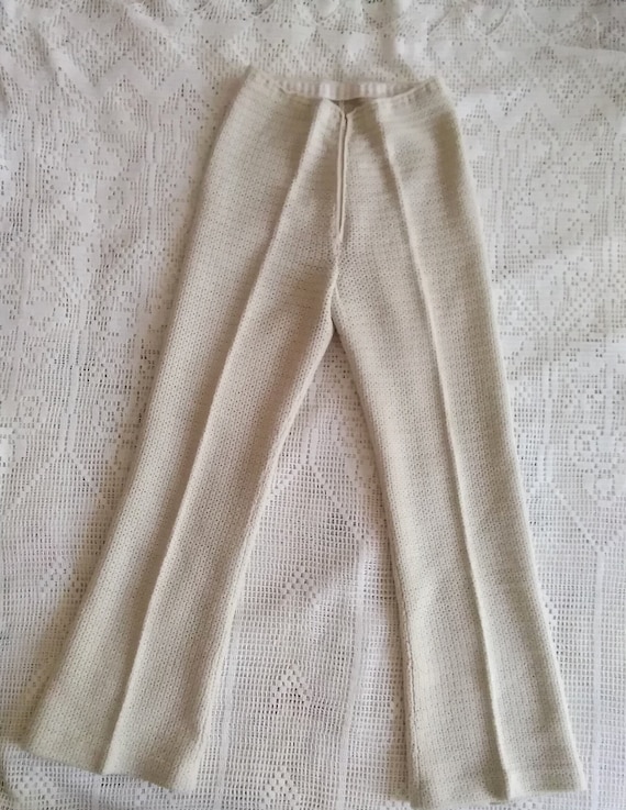 Vintage Women's 60s-70s Cream Crochet Knit Bell Bo