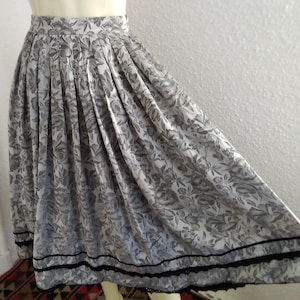 80s folk floral skirt 38 size grey jacquard skirt viscose/cotton austrian tyrolean skirt gathered rustic skirt bavarian trachten skirt