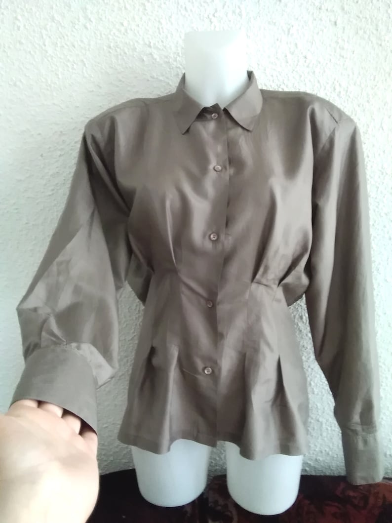 minimalist neutral pure silk shirt 80 simple basic shirt office secretary blouse long sleeve padded shoulders size label S brand Kavi