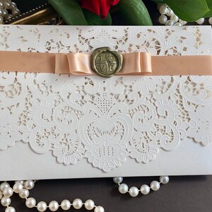 Invitation de mariage Laser Cut Pocket Fold, Carte d’invitation, Invitation de mariage, Ivoire et Or, Sceau de cire d’or