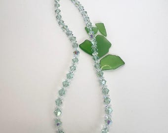 Ljusgrön AB-kristallchoker: Glittrigt brudhalsband