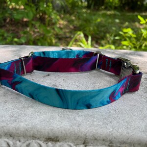 Collar para perro Martingala suave de 1 pulgada de ancho en morado y verde azulado, collar Martingala con hebilla ajustable, hebilla de aluminio de deslizamiento limitado imagen 3