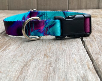 Collar para perro de 2,5 cm de ancho, color verde azulado púrpura jaspeado, fabricado en EE. UU., ajustable.