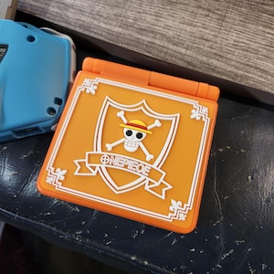 Sistemas Game Boy, Nintendo y otras consolas. Auténticas, raras o incluso personalizadas. Auténticas. Contáctame para más detalles o cualquier otra consulta.