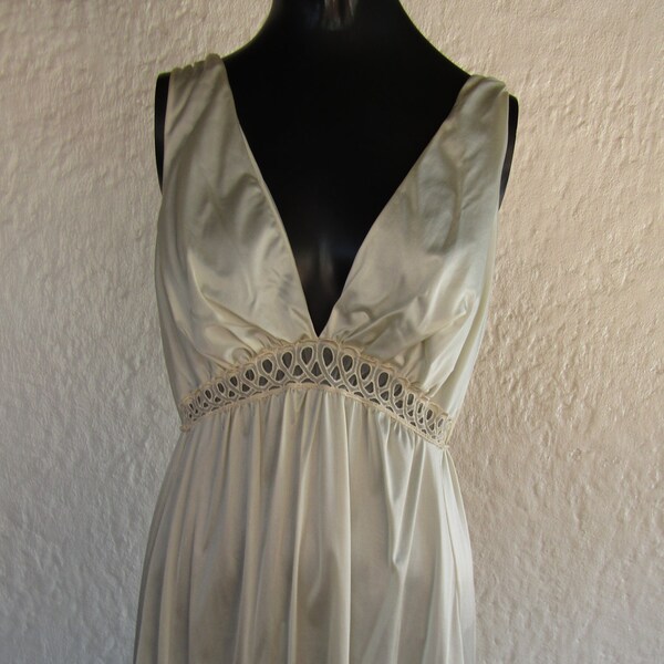 Goddess Nightgown / Small/ Medium/ 70's & 80's Fashion/ Vintage