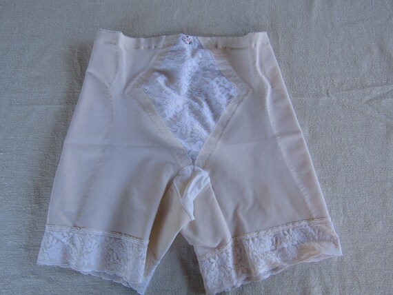 Off White Spandex Nylon Shorts/ Large 