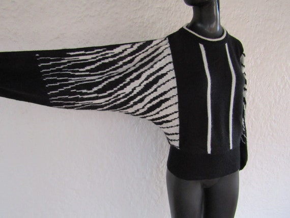 Black and White Abstract Patterned Sweater/ Mediu… - image 3