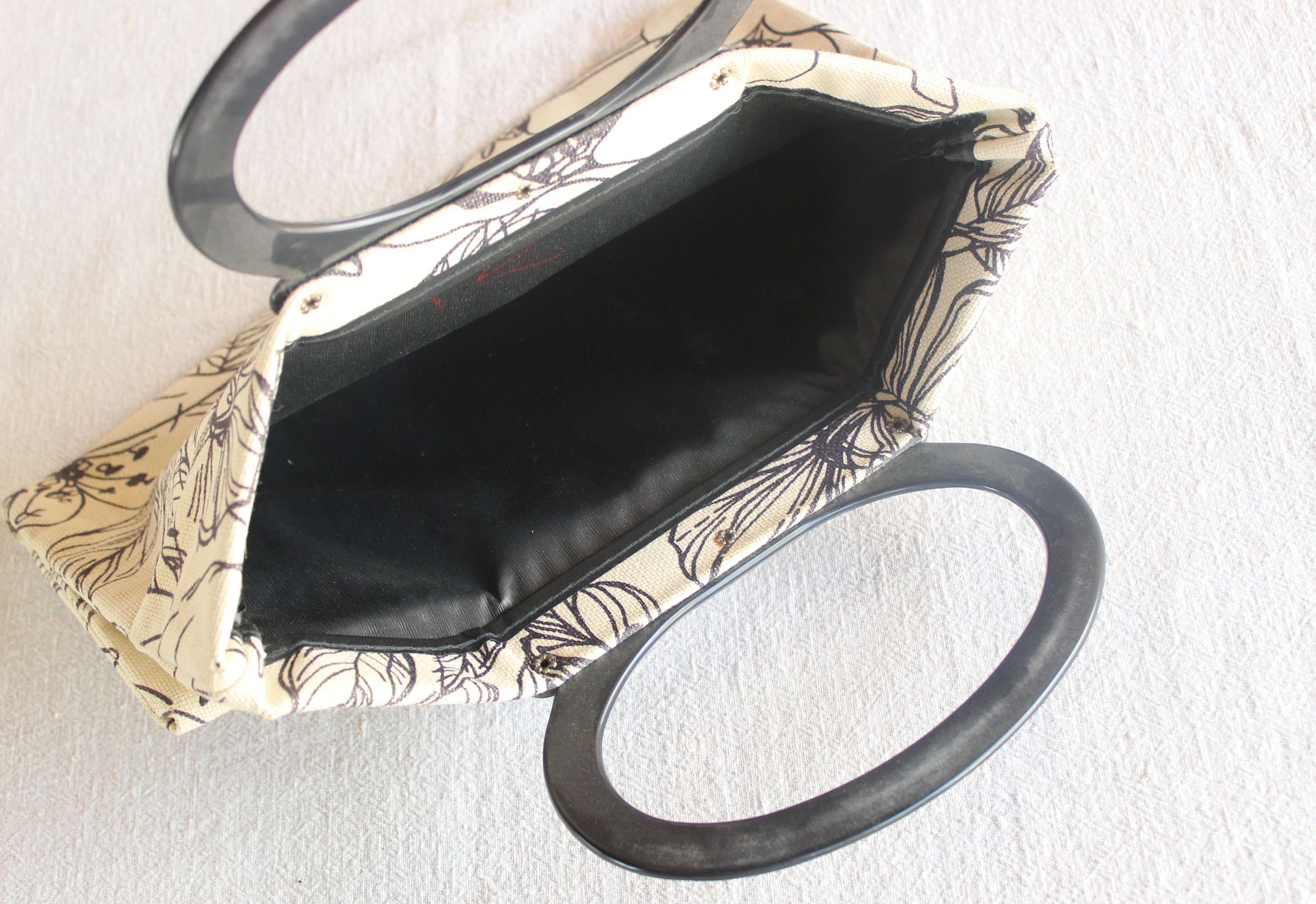 Off White Handbag with Black Sketched Flowers/ 60's | Etsy