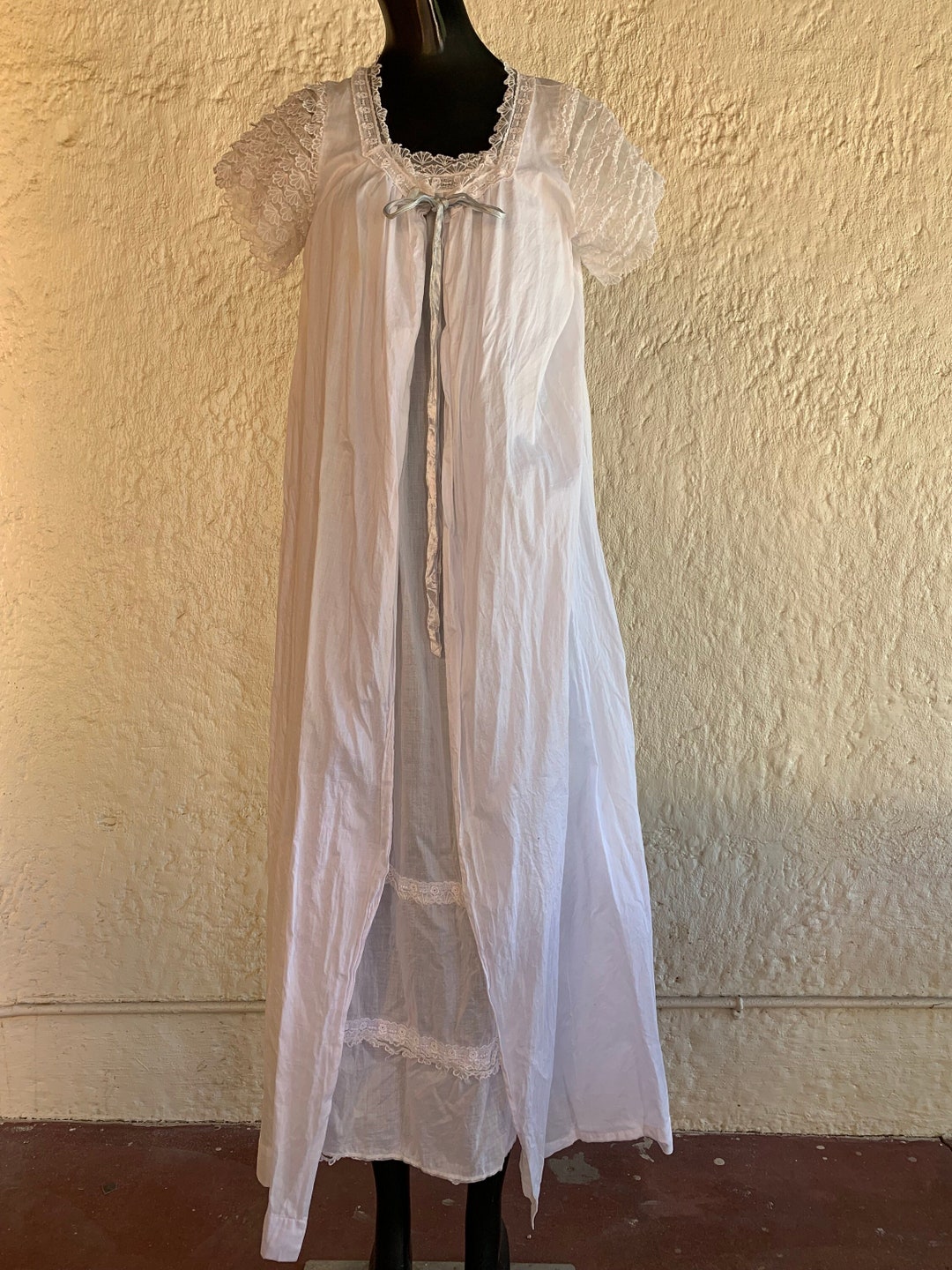 White Floor Length Nightgown and Robe Set / Large / 70's & 80's Fashion ...