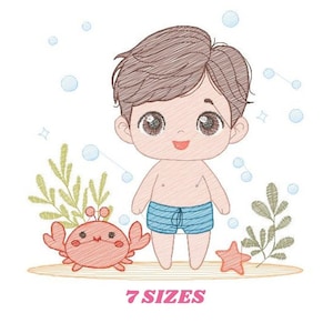 Pode incluir: Uma ilustração de desenho animado de um menino vestindo sunga azul de pé na água com um caranguejo e uma estrela do mar. A imagem é desenhada em um estilo de esboço a lápis e inclui o texto "7 SIZES".
