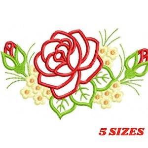 Op de afbeelding: Borduurwerk met een rode roos, witte bloemen en groene bladeren. 5 MATEN.