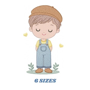 Peut inclure: Illustration de garçon de dessin animé portant une casquette marron, une chemise jaune et une salopette bleue. Le garçon a les yeux fermés et se tient sur un morceau d'herbe. Le texte "6 SIZES" est affiché en dessous.