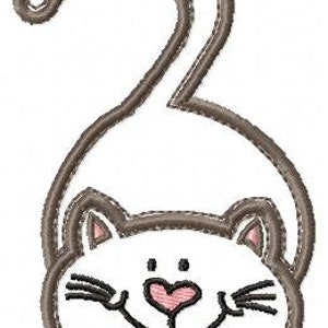 以下が含まれることがあります： 茶色の輪郭で描かれた白い猫が、尻尾を上げて丸まっています。猫の胸にはピンク色のハートがあり、茶色のひげがあります。