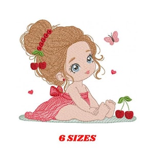 Puede incluir: Diseño bordado de una niña con cabello castaño claro, ojos azules y un lazo rosa. Está rodeada de cerezas y una mariposa. El texto "6 SIZES" está en la parte inferior.