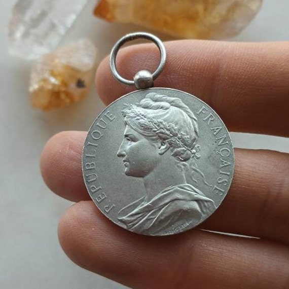 Antique 1911 French Medal Pendant in Solid Hallma… - image 4