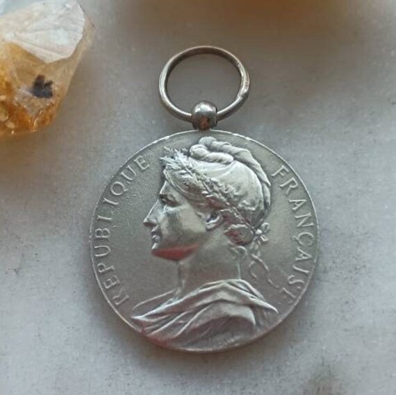 Antique 1922 French Medal Pendant in Solid Hallma… - image 3
