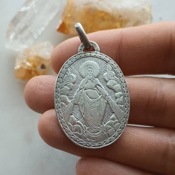 Beautiful Heavy and Ornate Antique Medal Pendant … - image 2