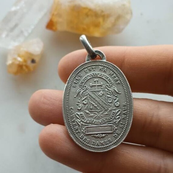 Beautiful Heavy and Ornate Antique Medal Pendant … - image 5