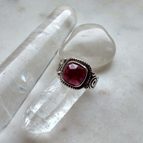 Vintage Unique Stunning Checkerboard Cut Raspberry Red Garnet Ring shops in .925 Sterling Silver with Swirl Pattern - 6.75 7