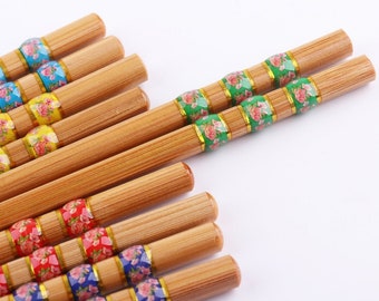Natürliche Holzständer, farbenfrohe Fruchtgrün, Massivholzständer, japanische chinesische Hochzeitsschähe, orientalische Stäbchen