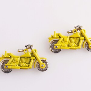 Mini gul motorcykel, motormodell berlock-hängsmycke i metall, 3D-motorcykel, pojkepresent, julklapp