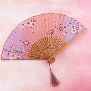 1pcs Japanse stijl vouwen FanRed bloemen vouwen ventilator, draagbare ventilator kersenbloesem Traditionele mooie accessoires perfect Cadeau voor vrouwen