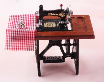 Miniatuur naaimachine, dollhouse naaien, vintage naaimachine, kleine naaimachine, miniatuur meubilair, verzamelbare dollhouse decor