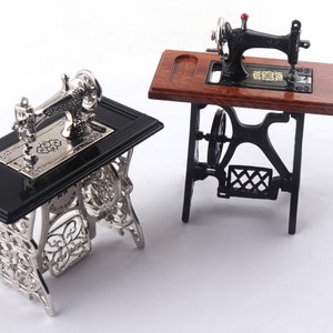 Miniature Sewing Machine Model Vintage Sewing Machine dollhouse Decorations Miniature Furniture  as Exquisite Birthday and Christmas Gifts