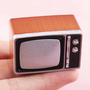 1 Uds. TV en miniatura para casa de muñecas, minidecoración para casa de muñecas, TV para casa de muñecas, modelo de TV de madera y Retro, accesorios para casa de muñecas en miniatura, escala 1/12