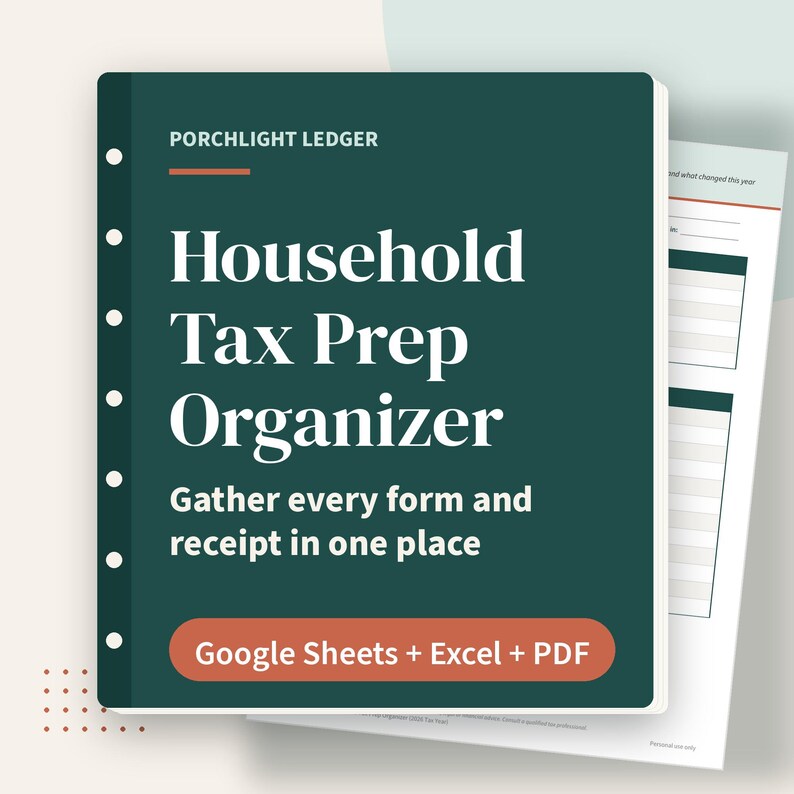 Puede incluir: Un organizador digital verde oscuro titulado Porchlight Ledger Household Tax Prep Organizer con el texto Gather every form and receipt in one place y Google Sheets + Excel + PDF en un bot&oacute;n naranja redondeado, con lomo blanco.