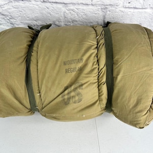 Vintage Post Vietnam War M-1949 Mountain Sleeping Bag, Down Sleeping Bag, Vintage Military Sleeping Bag, Army Sleeping Bag