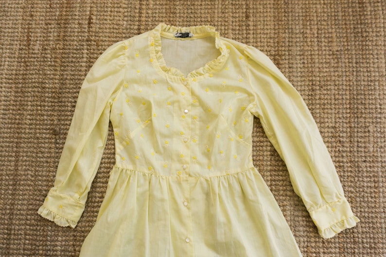 Vintage 70's The Villagers yellow button through dress with embroidered flowers image 9