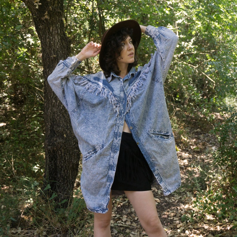 Vintage 80's oversized denim jacket in light acid wash image 2