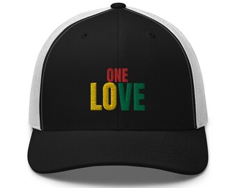 Gorra de camionero con motivos rasta, colores rastafaris bordados y raíces jamaicanas