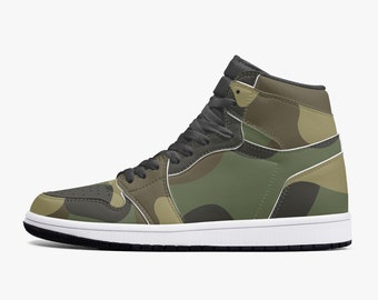 Baskets camouflage, camouflage verte, style militaire, inspirée de l'AJ1, baskets montantes en cuir, disponibles en noir et blanc avec lacets et languette