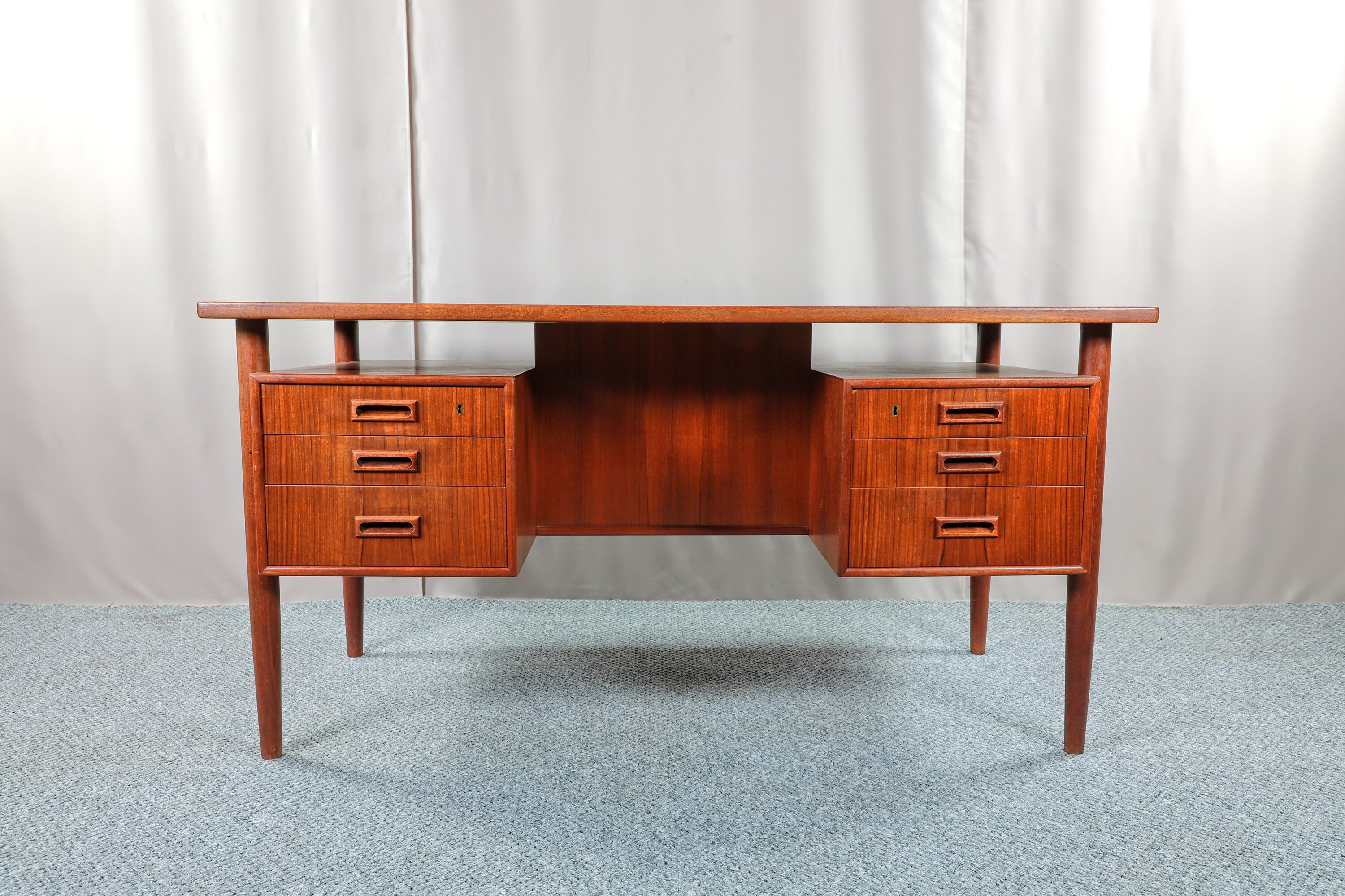 Danish on sale floating desk
