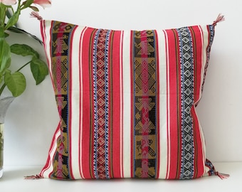 Collection Boho Artisan // Coussins décoratifs rouges // Taies d'oreiller rouges // Coussins décoratifs boho // Décorations bohèmes