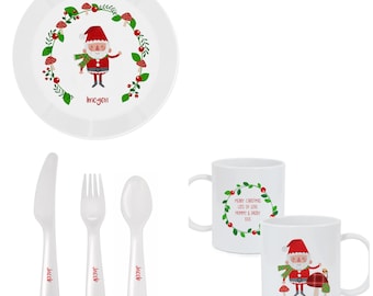 Puede incluir: Juego de vajilla navideña blanca para niños. Incluye plato, taza y cubiertos. El plato y la taza presentan un diseño de Papá Noel con los nombres "Imogen" y "Christopher". Los cubiertos tienen el nombre "Jacob" e ilustraciones festivas.