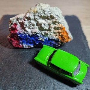Original Stück der BERLINER MAUER 6 cm + Trabant auf Schiefer Display + Zertifikat