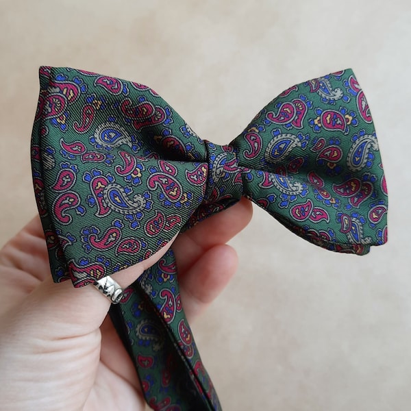 Green paisley bow tie for men Folk wedding mens bowtie Silk bow tie boho wedding