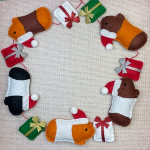 Handmade Felt Guinea Pig Christmas Garland: Festive Cavy Decor