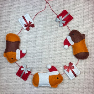 Handmade Felt Guinea Pig Christmas Garland: Festive Cavy Decor